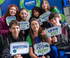 Universo UFPR: feira de cursos aproxima estudantes do Ensino Superi or