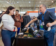 Universo UFPR: feira de cursos aproxima estudantes do Ensino Superi or