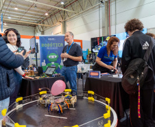 Universo UFPR: feira de cursos aproxima estudantes do Ensino Superi or