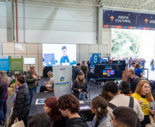Universo UFPR: feira de cursos aproxima estudantes do Ensino Superi or