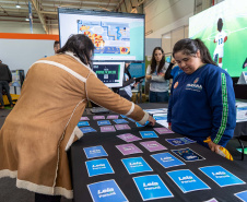 Universo UFPR: feira de cursos aproxima estudantes do Ensino Superi or