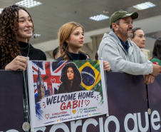 SEED - Ganhando o Mundo: abraços e reencontros marcam a volta de 25 alunos do Reino Unido
