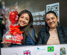 SEED - Ganhando o Mundo: abraços e reencontros marcam a volta de 25 alunos do Reino Unido