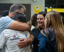 SEED - Ganhando o Mundo: abraços e reencontros marcam a volta de 25 alunos do Reino Unido
