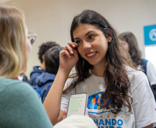 SEED - Ganhando o Mundo: abraços e reencontros marcam a volta de 25 alunos do Reino Unido