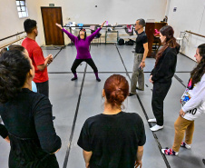 Teatro Guaíra oferece curso gratuito de técnicas corporais para artistas do movimento"
