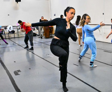 Teatro Guaíra oferece curso gratuito de técnicas corporais para artistas do movimento"