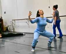 Teatro Guaíra oferece curso gratuito de técnicas corporais para artistas do movimento"