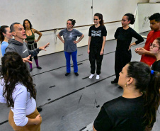 Teatro Guaíra oferece curso gratuito de técnicas corporais para artistas do movimento"