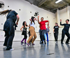 Teatro Guaíra oferece curso gratuito de técnicas corporais para artistas do movimento"