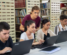 INOVAÇÃO: Estudo coloca gestão pública do Paraná como referência em Inteligência Artificial no país