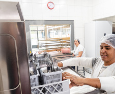 Em oito anos, Paraná investe R$ 525,7 milhões em mobiliário e moderniza mais de 2 mil escolas estaduais
