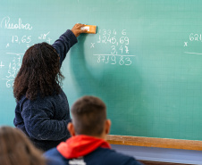 Paraná é o 3º estado com mais docentes inscritos na Olimpíada de Professores de Matemática do Brasil; primeiro teste vai até domingo (28)