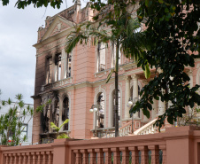 "Governo do Paraná contrata serviços de limpeza do Instituto de Educação Caetano Munhoz da Rocha em Paranaguá"