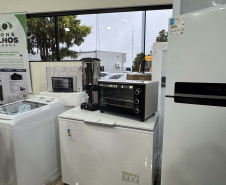 Governo entrega óculos, kits maternidade e equipamentos sociais em 12 municípios do Estado