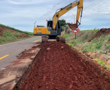 Serviços de conservação na PR-445 entre Bela Vista do Paraíso e Primeiro de Maio