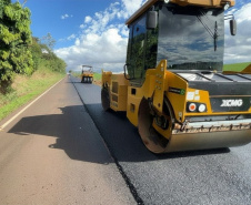 Serviços de conservação na PR-445 entre Bela Vista do Paraíso e Primeiro de Maio