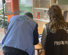 Procon-PR e Procons municipais realizaram ação conjunta de fiscalização em lojas no Paraná