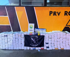 Operação Omnis: PMPR apreende 340 quilos de maconha, medicamentos e eletrônicos em ônibus na PR-444