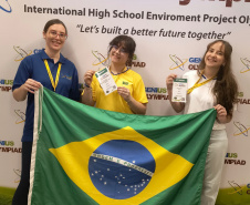 Estudante do Paraná retorna de evento internacional com menção honrosa na categoria de ciências 