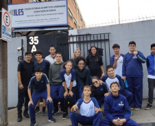 Estudantes Surdos transformam óleo usado em pesquisa científica no Paraná
