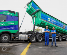 ENTREGA CAMINHÕES VOLVO