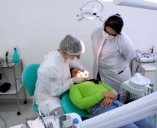 Do diagnóstico ao transporte de pacientes, investimentos de mais de R$ 2 bilhões e apoio aos profissionais, qualificam a assistência à saúde em todo Paraná