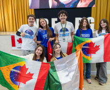 Evento reúne antigos e futuros intercambistas do Ganhando o Mundo em Ponta Grossa
