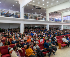 Evento reúne antigos e futuros intercambistas do Ganhando o Mundo em Ponta Grossa