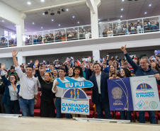 Evento reúne antigos e futuros intercambistas do Ganhando o Mundo em Ponta Grossa