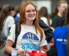 Evento reúne antigos e futuros intercambistas do Ganhando o Mundo em Ponta Grossa