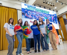 Evento reúne antigos e futuros intercambistas do Ganhando o Mundo em Ponta Grossa