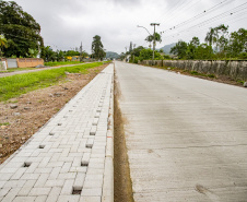 Obras de pavimentação em concreto em Antonina ultrapassam 90% de execução
