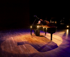 Concerto da Orquestra Sinfônica do Paraná celebra os 70 anos da pianista Analaura de Souza Pinto, uma das fundadoras da OSP