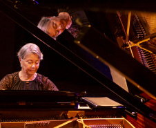 Concerto da Orquestra Sinfônica do Paraná celebra os 70 anos da pianista Analaura de Souza Pinto, uma das fundadoras da OSP