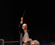Concerto da Orquestra Sinfônica do Paraná celebra os 70 anos da pianista Analaura de Souza Pinto, uma das fundadoras da OSP