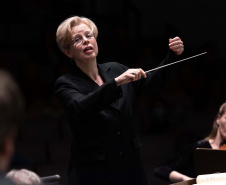 Orquestra Sinfônica do Paraná abre venda de ingressos para concerto com maestra britânica Catherine Larsen-Maguire
