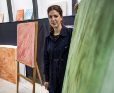Paisagem, memória e pertencimento: Conheça Aline Bittar Künzel, nova residente artística do Museu Casa Alfredo Andersen