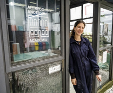 Paisagem, memória e pertencimento: Conheça Aline Bittar Künzel, nova residente artística do Museu Casa Alfredo Andersen
