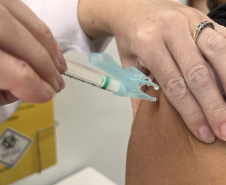 Dia D de Multivacinação aplica mais de 100 mil doses de vacinas no Paraná