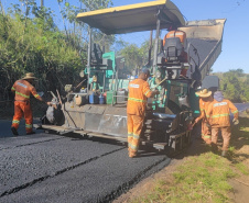 Serviços de conservação na PR-218 entre Paranavaí e Amaporã