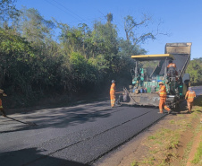 Serviços de conservação na PR-218 entre Paranavaí e Amaporã
