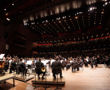 Orquestra Sinfônica do Paraná abre venda de ingressos para concerto com maestra britânica Catherine Larsen-Maguire