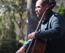 TEATRO GUAÍRA - Clássicos do romantismo serão destaque em concerto da Orquestra Sinfônica do Paraná no dia 20 de setembro: venda dos ingressos começa nesta quarta-feira