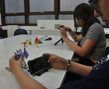 Centro Juvenil de Artes Plásticas abre inscrições para oficinas gratuitas de Moda e Cinema