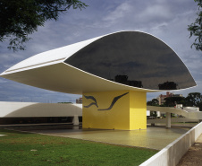 MON realiza sua 1ª mostra-homenagem, que terá como tema a artista Efigênia Rolim