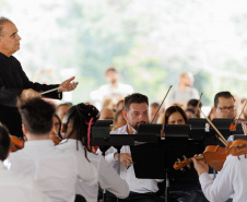 Orquestra Sinfônica do Paraná apresenta neste sábado (26) repertório que celebra a música e a cultura paranaense no Auditório do MON