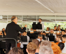 Orquestra Sinfônica do Paraná apresenta neste sábado (26) repertório que celebra a música e a cultura paranaense no Auditório do MON