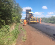 Conservação da PR-436 entre Bandeirantes e Abatiá.