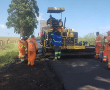 Conservação da PR-436 entre Bandeirantes e Abatiá.